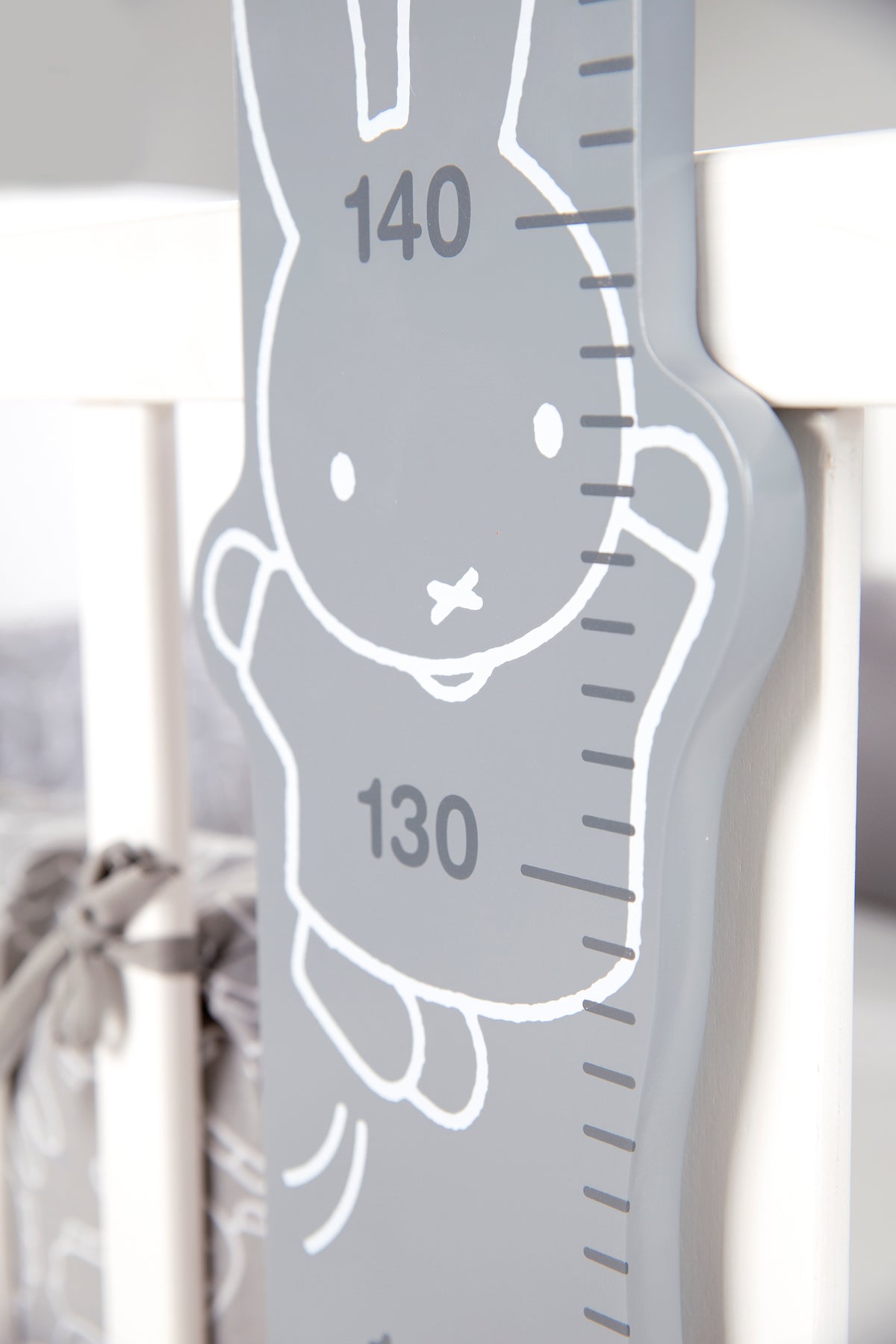 Vorschaubild für Kollektion Zubehör - miffy® Messlatte im Detail - Hellgrau / Weiß
