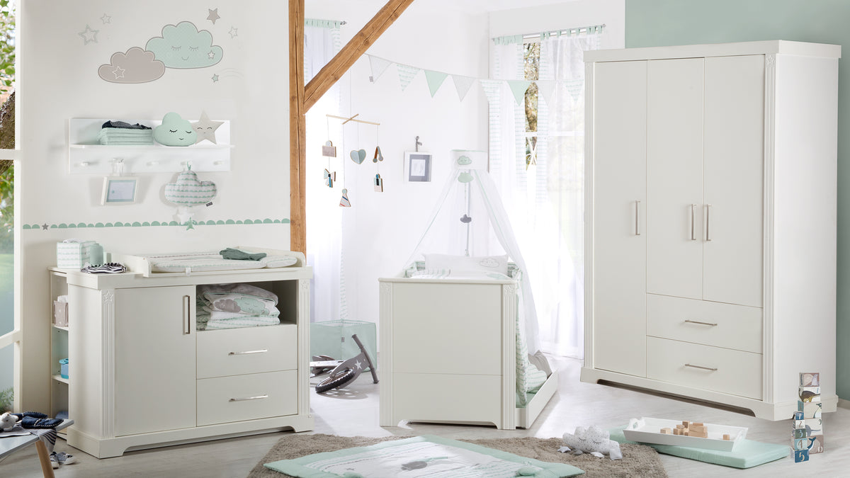 Vorschaubild Möbelkollektion Maxi in Weiß mit Edelstahl-Griffen - Kinderzimmerset 3-teilig im Milieu mit Babybett, Wickelkommode und Kleiderschrank