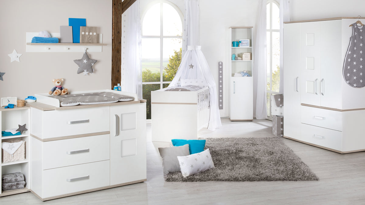 Vorschaubild Möbelkollektion Moritz in Weiß / Dekor Sonoma Eiche - Kinderzimmerset 3-teilig im Milieu mit Babybett, Wickelkommode und Kleiderschrank - mit Bilderrahmen in den Fronten