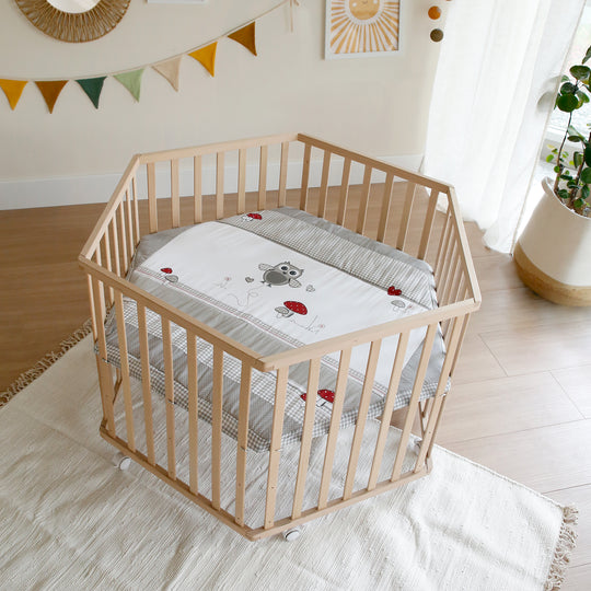 Playpen Hexagonal incl. Protective Insert 'Adam & Owl' - Wood Natural – Lifestyle Image (2/11)