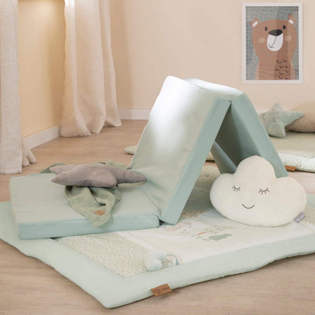 Travel Cot Mattress 60 x 120 cm 'roba Style frosty green' incl. Carry Bag – Lifestyle Image (2/6)