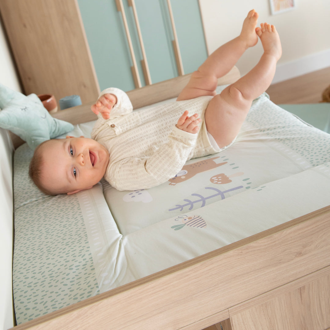 Matelas à langer 'Woodland Buddies' - 85 x 75 cm - Revêtu de PU - Vert pastel – Photo d'ambiance (9/9)