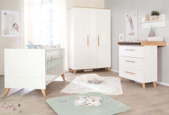 Room Set 'Leon' 3-Piece - Convertible Cot Bed 70x140 + Chest of Drawers + Cabinet 2,5-Door - White / Oak – Lifestyle Image (1/27)