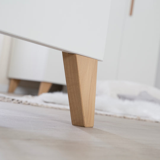 Room Set 'Leon' 3-Piece - Convertible Cot Bed 70x140 + Chest of Drawers + Cabinet 2,5-Door - White / Oak – Detail Image (5/27)