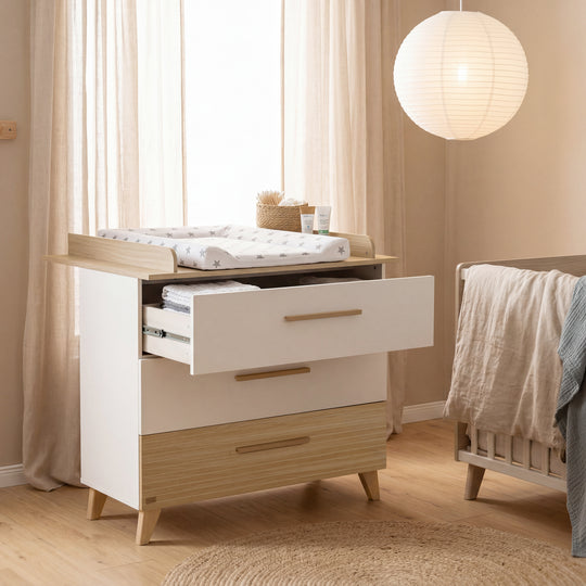 Nursery Set 'Theo' 3-Piece - Bed 70x140 + Changing Table + Wardrobe - White / Oak – Lifestyle Image (20/47)
