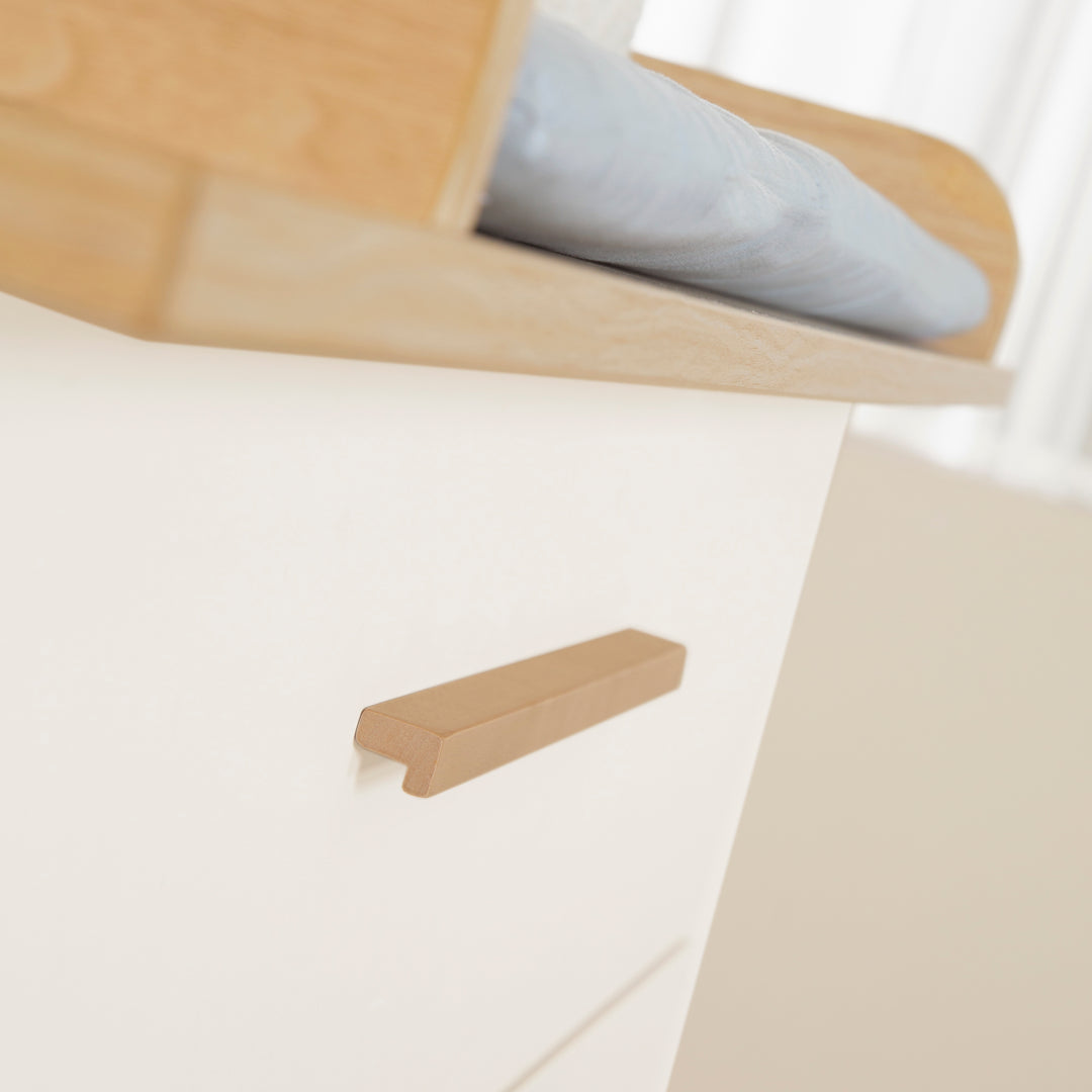 Nursery Set 'Theo' 3-Piece - Bed 70x140 + Changing Table + Wardrobe - White / Oak – Detail Image (29/47)