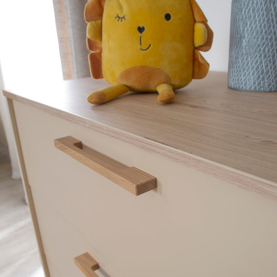 Möbelset Jil 2-teilig - Kombi-Kinderbett 70x140cm + Wickelkommode - Cashmere / Chestnut – Detailbild (8/20)