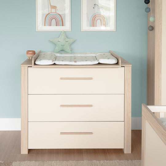 Furniture Set 'Momo' 2-Piece - Children's Bed 70x140 + Changing Table - Cashmere / Tristan Oak – Lifestyle Image (4/15)