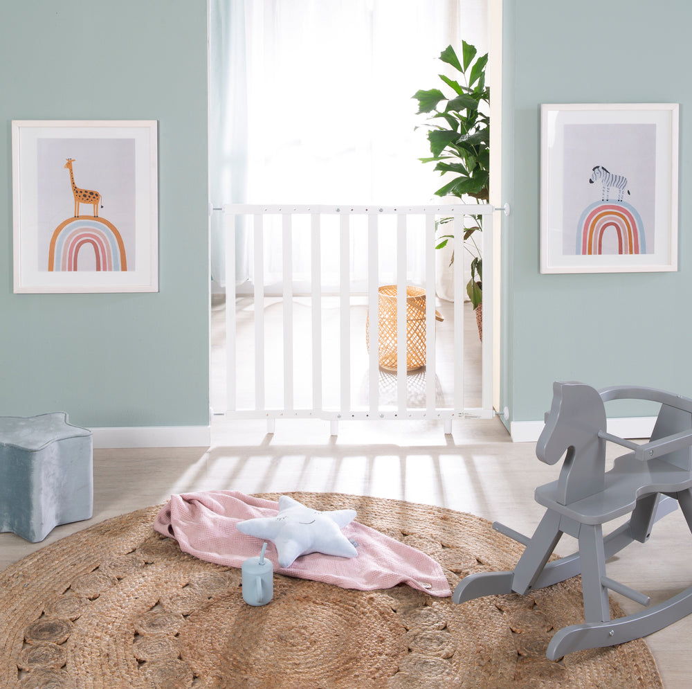 Barrera para puertas para sujeción - Anchura 62 - 105 cm - Barrera para escaleras para niños y mascotas - Blanco – Foto ambientada (2/8)