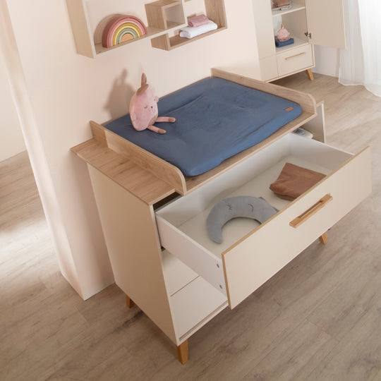 Wickelkommode 'Jil' mit Schubladen - Abnehmbarer Wickelaufsatz - Cashmere / Chestnut – Milieubild (4/13)