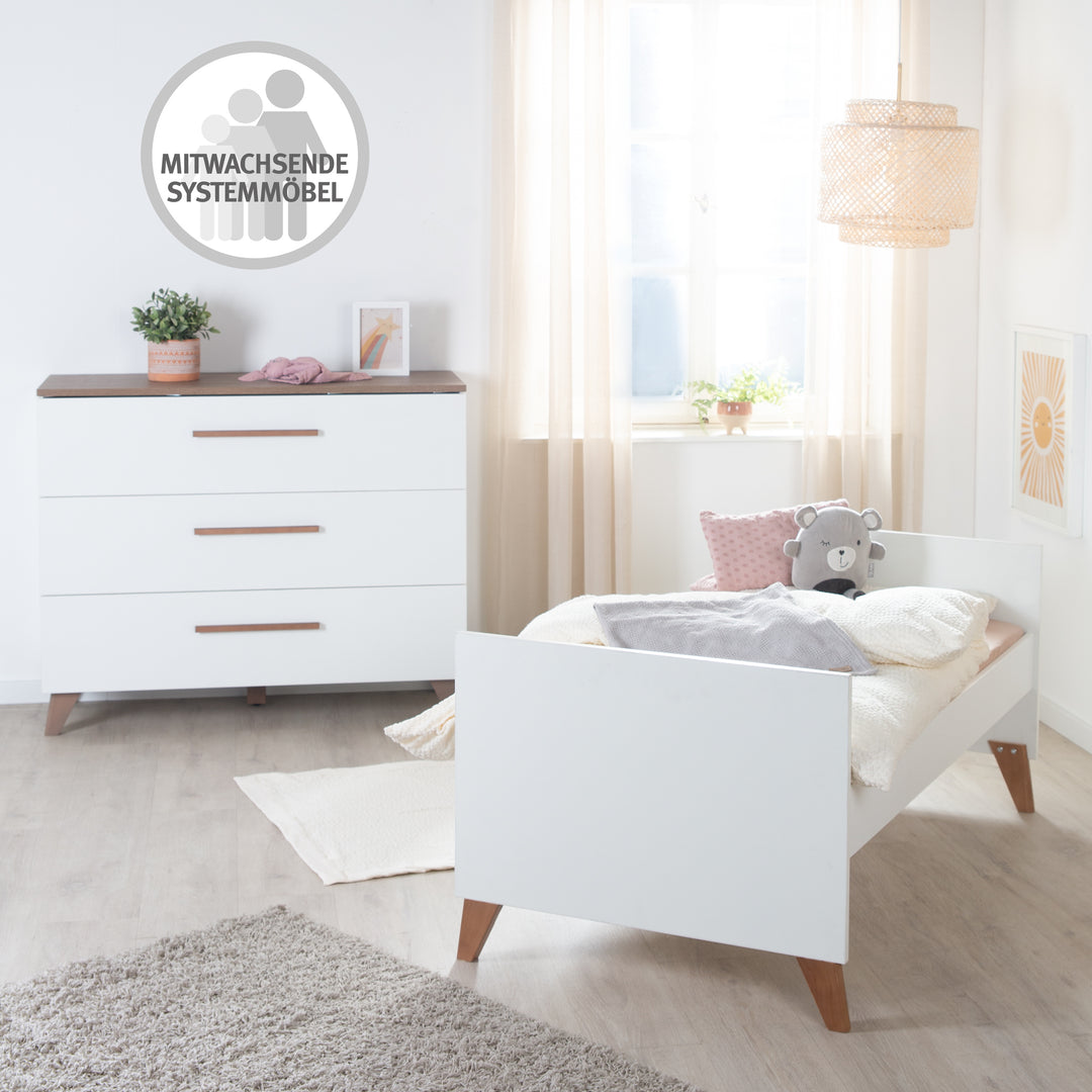 Convertible Cot Bed 'Ole' 70 x 140 cm - Verstell-/ Convertible - Incl. 3 Drop-Down Slats – Lifestyle Image (9/10)