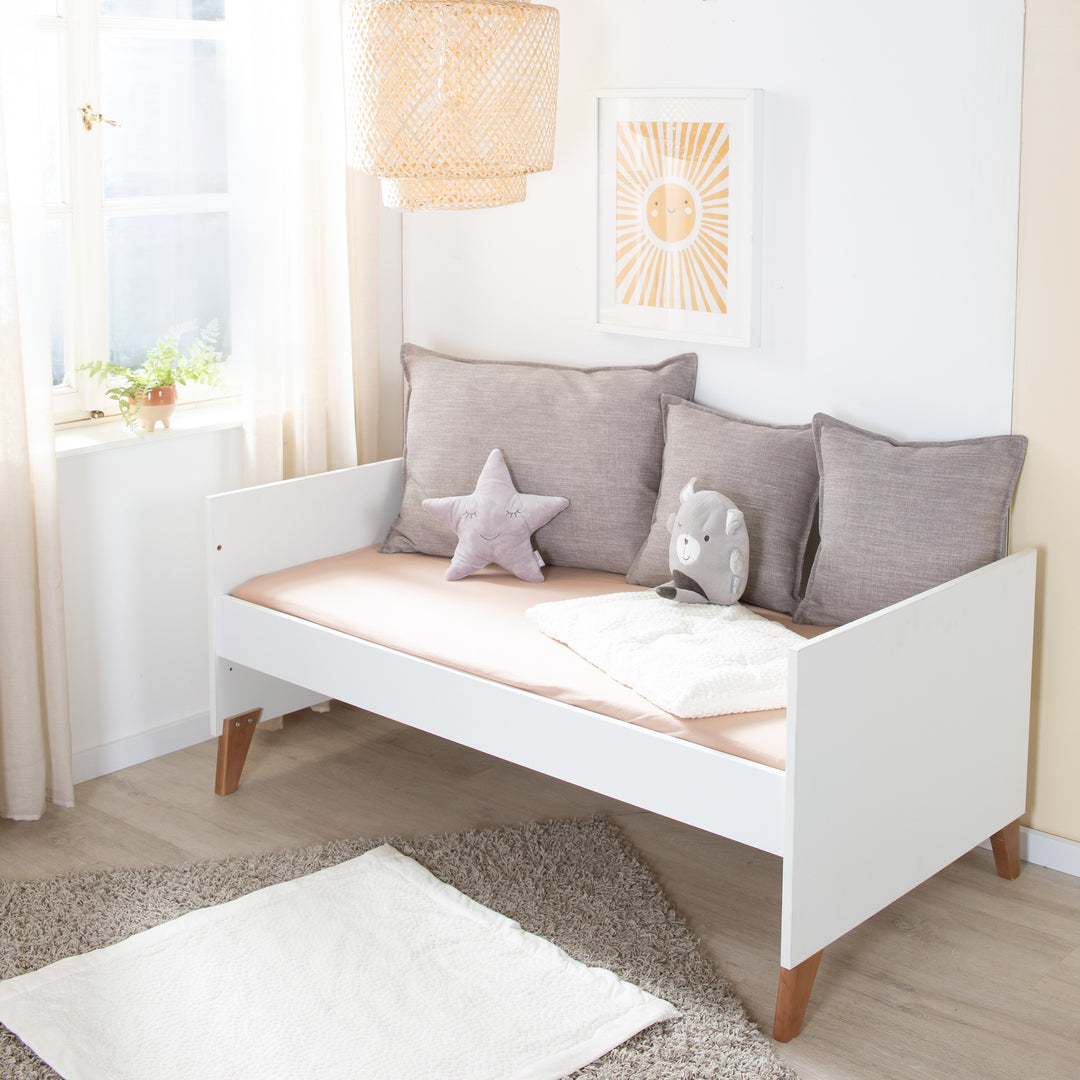Convertible Cot Bed 'Ole' 70 x 140 cm - Verstell-/ Convertible - Incl. 3 Drop-Down Slats – Lifestyle Image (3/10)