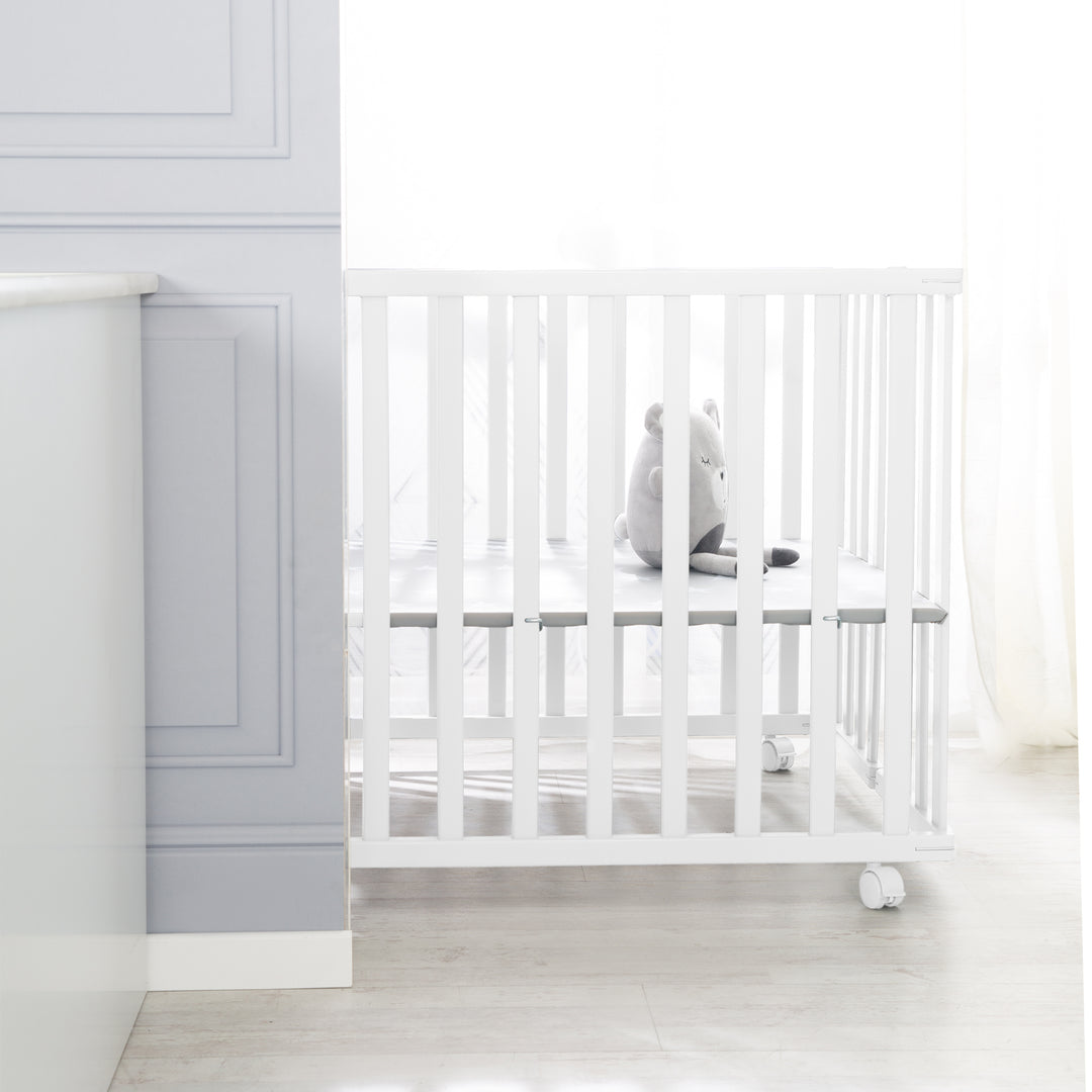 Folding Playpen 75x100 White + Insert Little Stars - Height-Adjustable - Including Castors – Lifestyle Image (6/12)