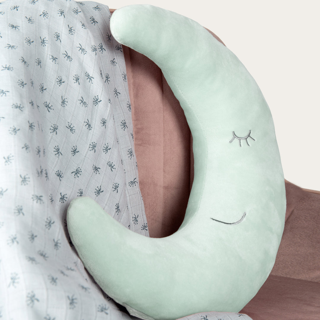Cuscino poggianuca in forma di luna 'roba Style' - Morbido cuscino decorativo - Frosty green – Foto d'ambiente (3/5)