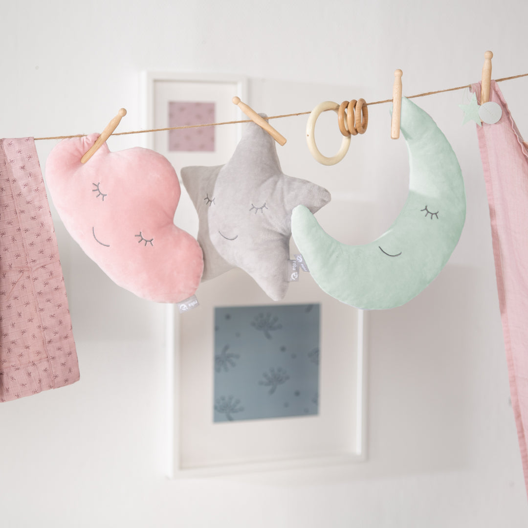Cuscino poggianuca in forma di luna 'roba Style' - Morbido cuscino decorativo - Frosty green – Foto d'ambiente (4/5)