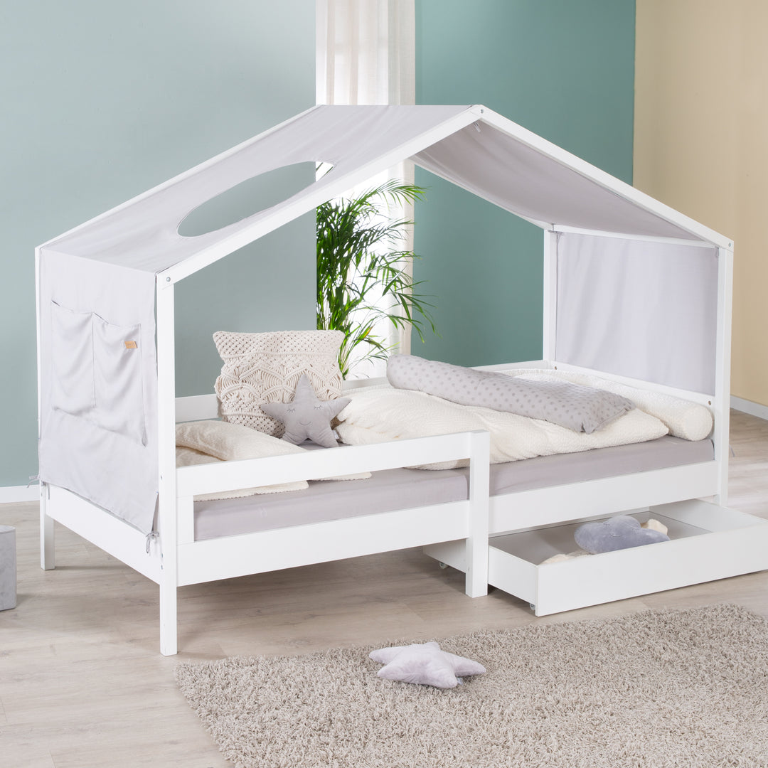Hausbett 90 x 200 cm mit Seitengitter - Montessori Kinderbett - Holz weiß – Milieubild (1/13)