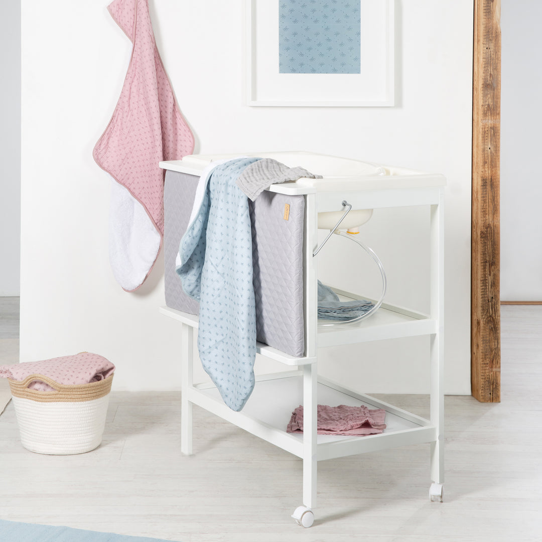 Combinato bagno-fasciatoio 'Neonato Pool' bianco incl. girevole materassino fasciatoio 'roba Style grigio' con 2 rotelle – Foto d'ambiente (6/17)