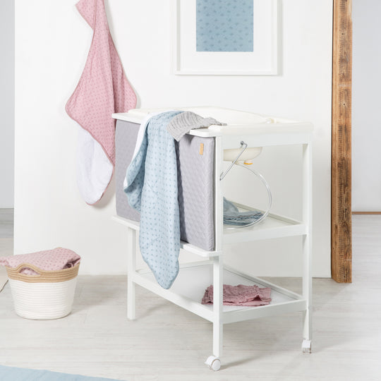 Combinato bagno-fasciatoio 'Neonato Pool' bianco incl. girevole materassino fasciatoio 'roba Style grigio' con 2 rotelle – Foto d'ambiente (6/17)