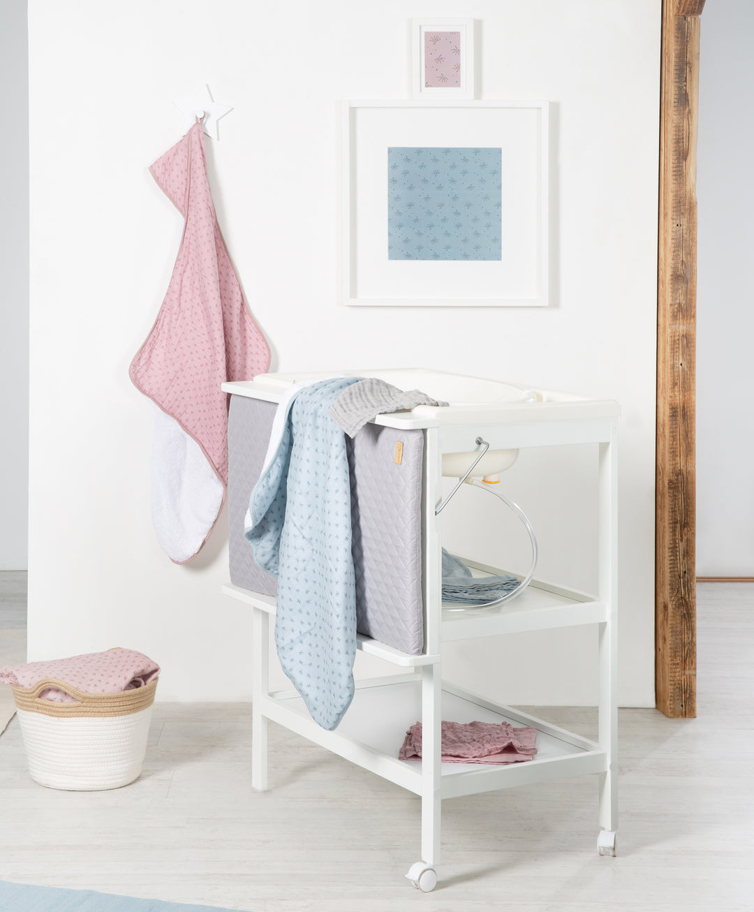 Combinato bagno-fasciatoio 'Neonato Pool' bianco incl. girevole materassino fasciatoio 'roba Style grigio' con 2 rotelle – Foto speciale (15/17)