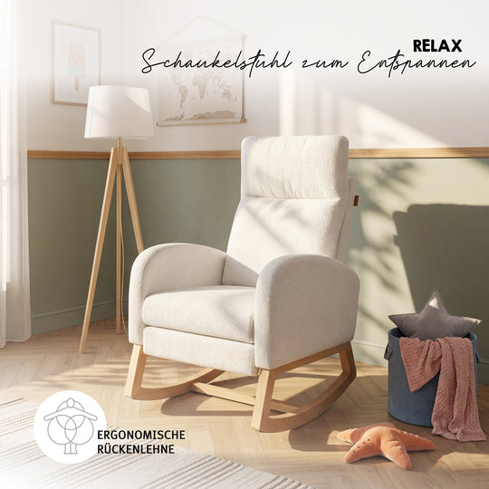 Relaxsessel in Beige mit Schaukelkufen aus Holz im Kinderzimmer, Schriftzüge 'Relax – Schaukelstuhl zum Entspannen' und Symbol 'Ergonomische Rückenlehne'.