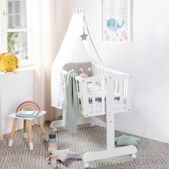 Komplettwiegenset "Little Stars" inkl. textiler Ausstattung in Weiß / Grau – Milieubild (4/7)