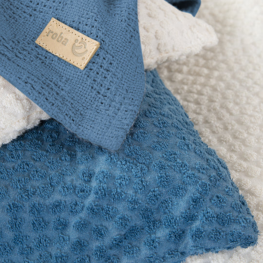 Cradle Bedding 80 x 80 cm 'Seashells Indigo' - GOTS & Oeko Tex Certified - Blue – Detail Image (2/7)