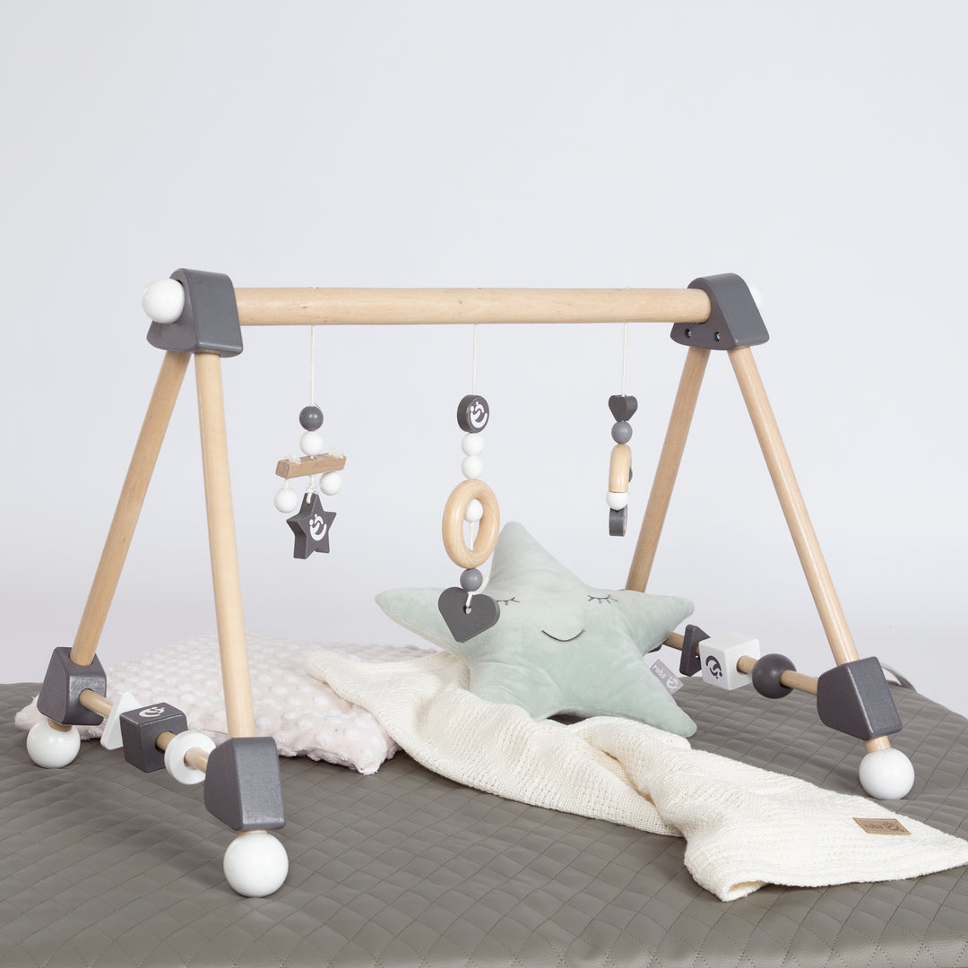 Play Trapeze Bar & Activity Centre with Play & Grasping Elements - Pendant Made of Wood - Natural / Anthracite – Lifestyle Image (4/4)