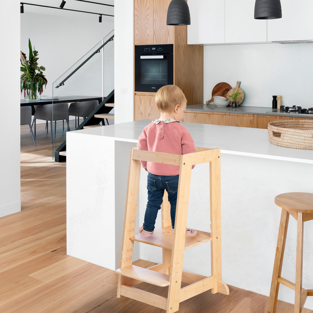 Torre de aprendizaje de madera de bambú - Taburete escalón para niños - Certificado FSC - Hasta 80 kg resistente a carga – Foto ambientada (6/8)