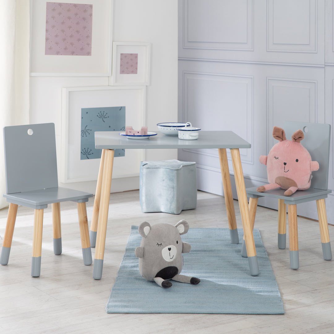 Kindersitzgruppe, Kindermöbel Set, 2 Kinderstühle & 1 Tisch, Sitzgarnitur Holz, grau lackiert – Milieubild (4/10)