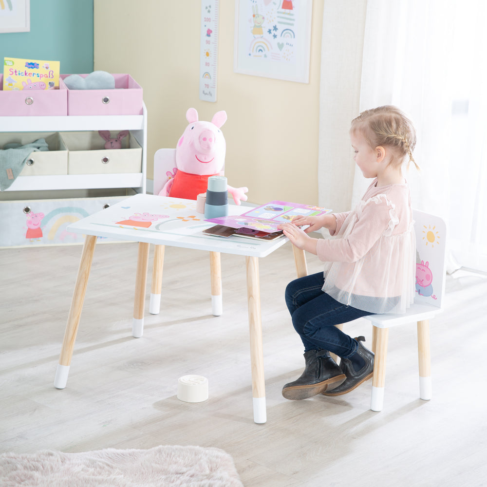 Kindersitzgruppe 'Peppa Pig' - 2 Stühle + 1 Tisch - Motiv der Serie - Holz weiß / natur – Milieubild (2/6)