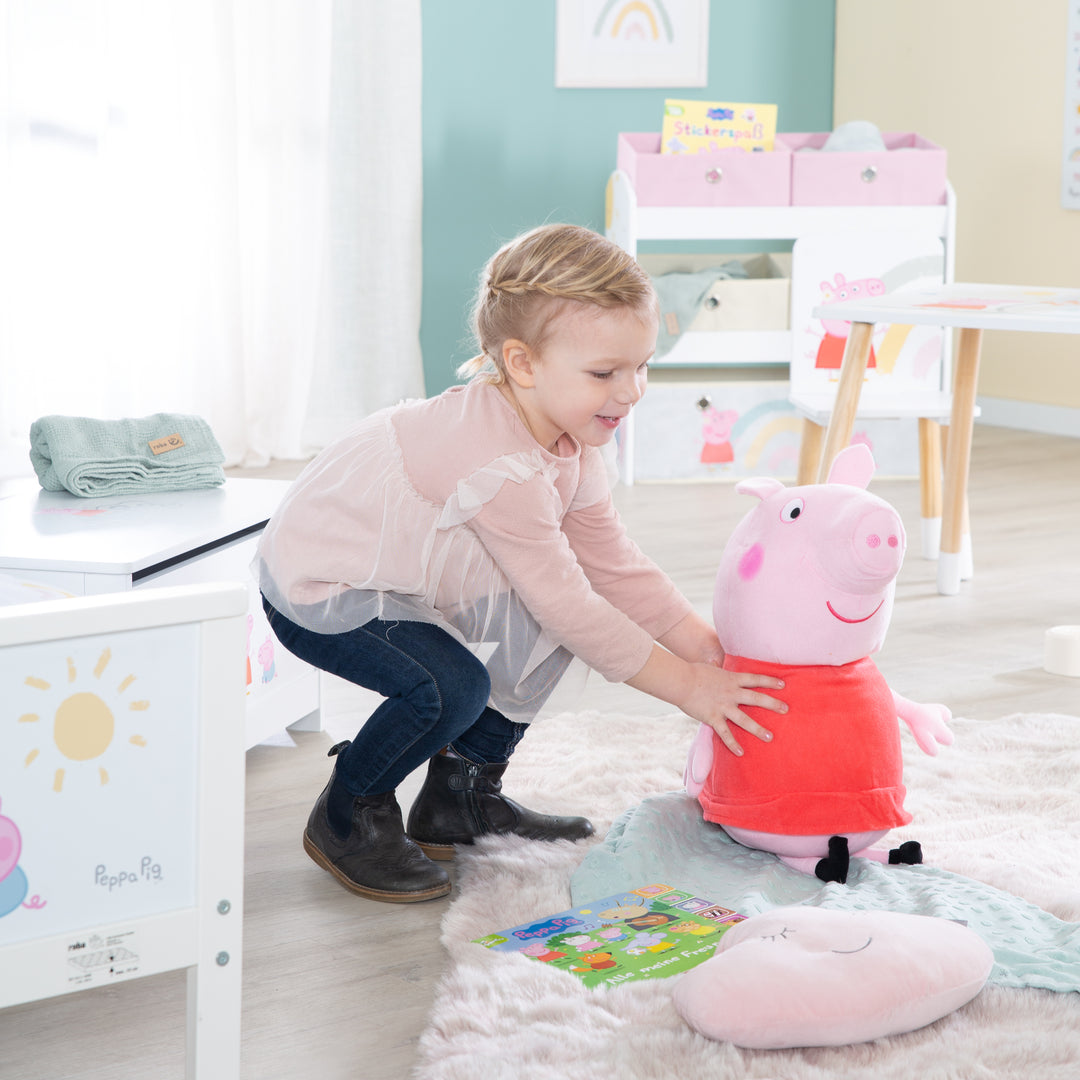 Height Chart Peppa Pig - Scale from 70 cm to 150 cm for Children - Wood White / Pink – Lifestyle Image (4/4)