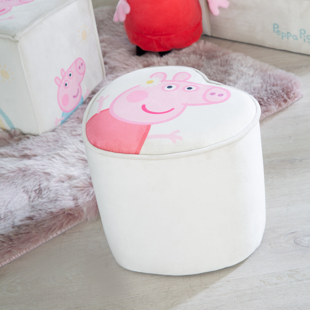 Kinderhocker 'Peppa Pig' in Herzform - Samtbezug in Beige - Rosa Peppa Motiv – Milieubild (2/8)