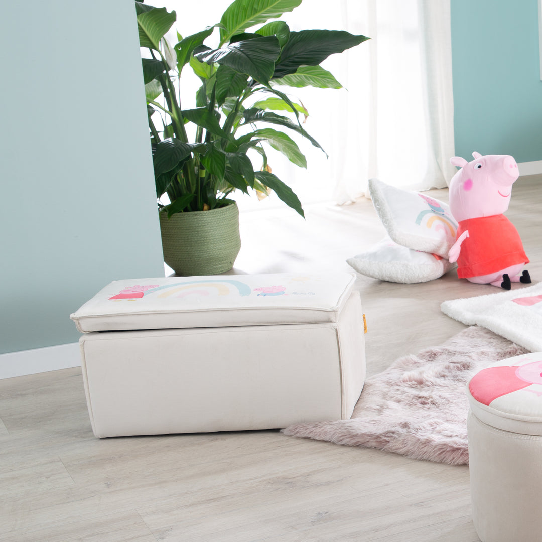 Kinderhocker 'Peppa Pig' mit Aufbewahrungsfunktion - Samtbezug in Beige – Milieubild (7/9)
