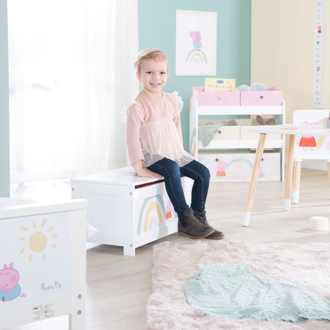 Spielzeugtruhe 'Peppa Pig' aus Holz - Klappbare Sitzfläche - Weiß / Rosa – Milieubild (3/7)
