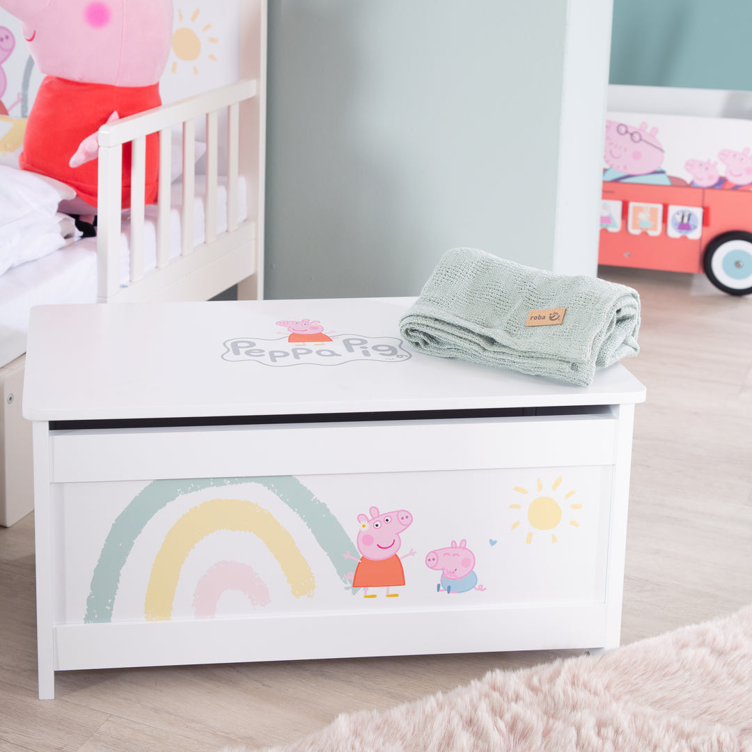 Spielzeugtruhe 'Peppa Pig' aus Holz - Klappbare Sitzfläche - Weiß / Rosa – Milieubild (5/7)