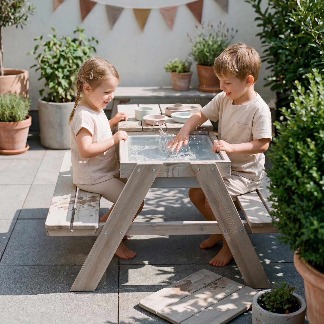 Set de mesa y sillas infantil 'Play' con bandejas de juego, resistente a la intemperie madera maciza, set de mesa y sillas & mesa de barro - Gris – Foto ambientada (7/13)