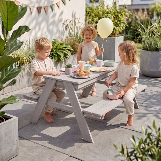 Set de mesa y sillas infantil 'Play' con bandejas de juego, resistente a la intemperie madera maciza, set de mesa y sillas & mesa de barro - Gris – Foto ambientada (9/13)
