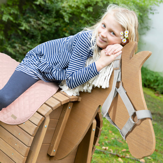 Accessory Set for Outdoor Rocking Horses 'roba Style' - Blanket & Halter - Pink – Lifestyle Image (2/7)