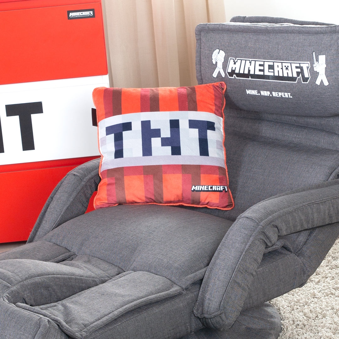 Decorative Cushion 'Minecraft' incl. Filling - TNT - Velvet Fabric – Lifestyle Image (7/8)