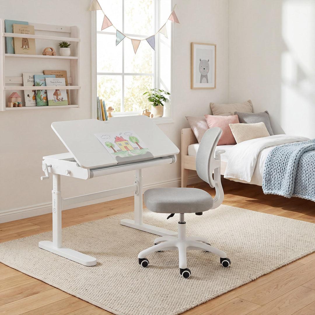 Kinderschreibtisch mit Schublade - Höhenverstellbar - Ergonomisches Design mit Stauraum & neigbarer Arbeitsfläche - Weiß – Milieubild (10/19)