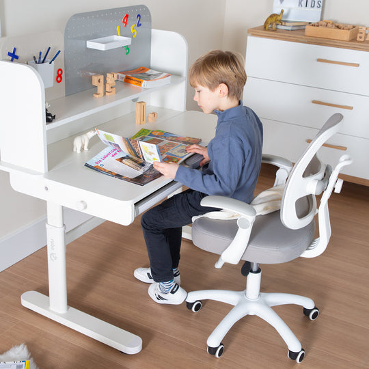 Silla de oficina infantil smart grow 2D- ergonómico silla giratoria - Regulable en altura - Blanco / gris – Foto ambientada (19/36)