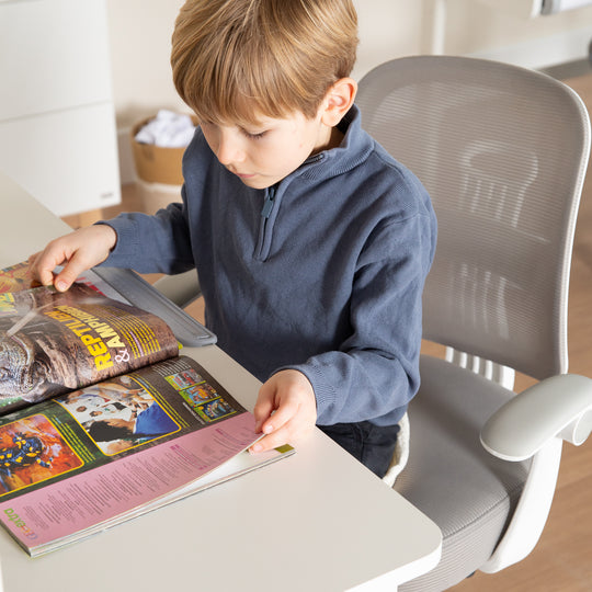 Silla de oficina infantil smart grow 2D- ergonómico silla giratoria - Regulable en altura - Blanco / gris – Foto ambientada (23/36)