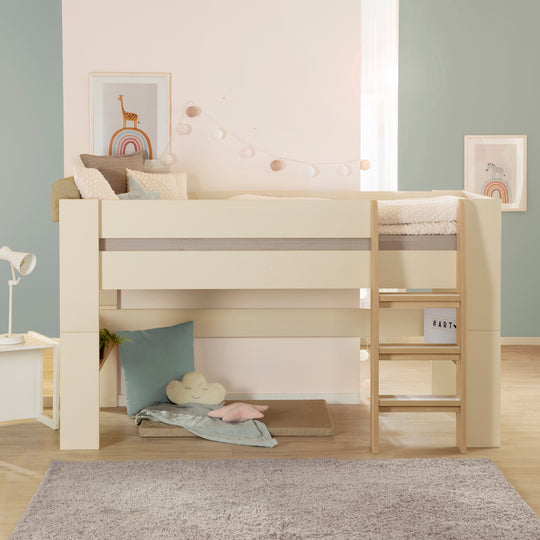 Halbhohes Bett 'Flexi Grow' mit Spielbereich darunter im Kinderzimmer mit türkiser Wand und Regenbogen-Deko