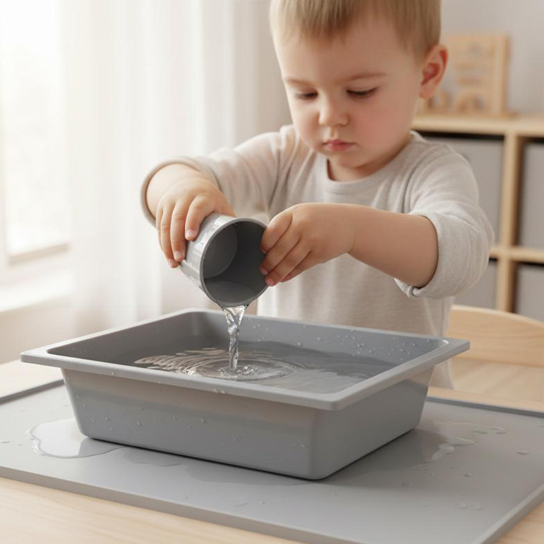 Bandeja de juegos de plástico para mobiliario de juegos de exterior - Capacidad ca. 6-7 liter - Gris – Foto ambientada (2/7)