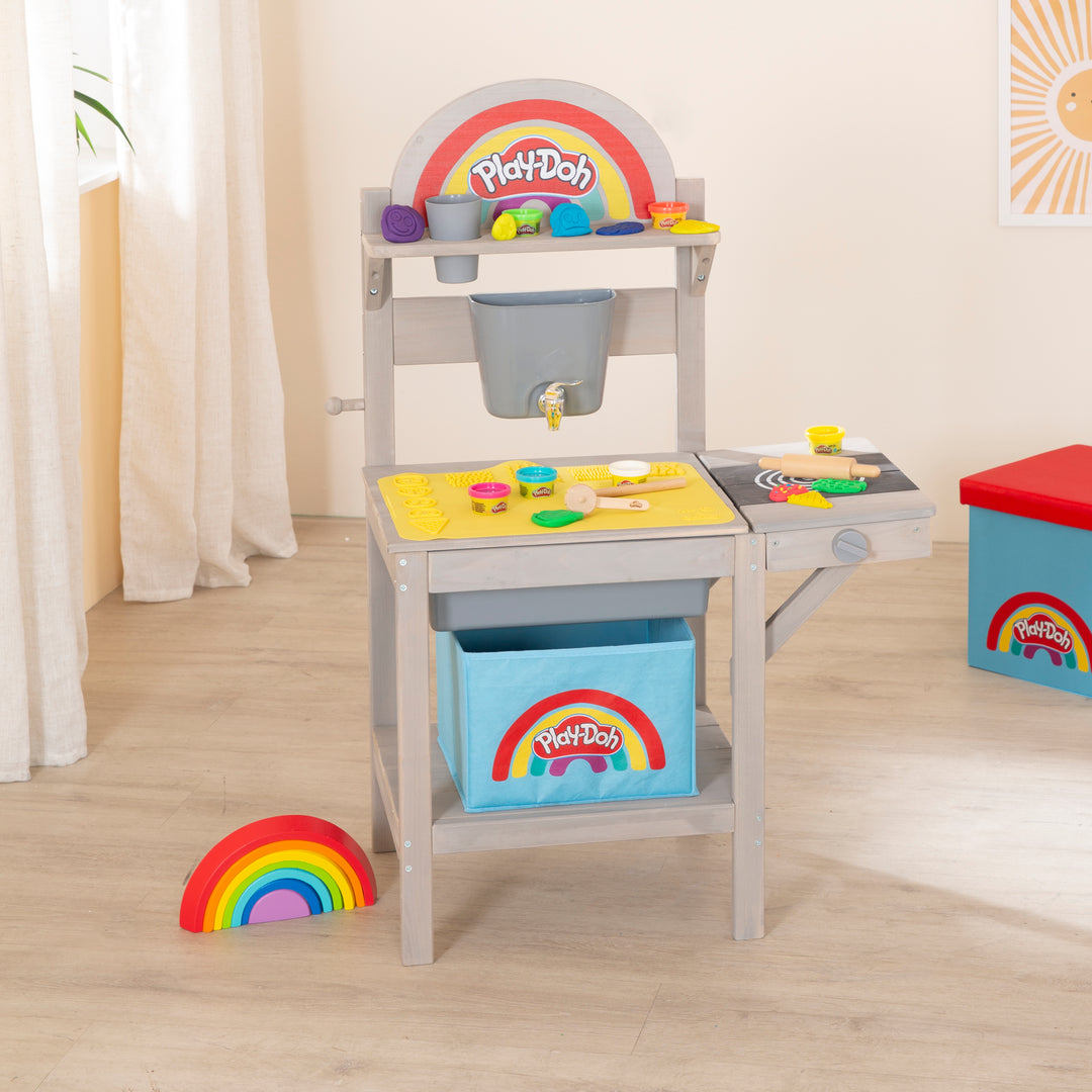 Roba x Play-Doh Play Set with 3D-Kreativmatte, Wooden Tools, Play-Dough Tubs – Lifestyle Image (5/13)