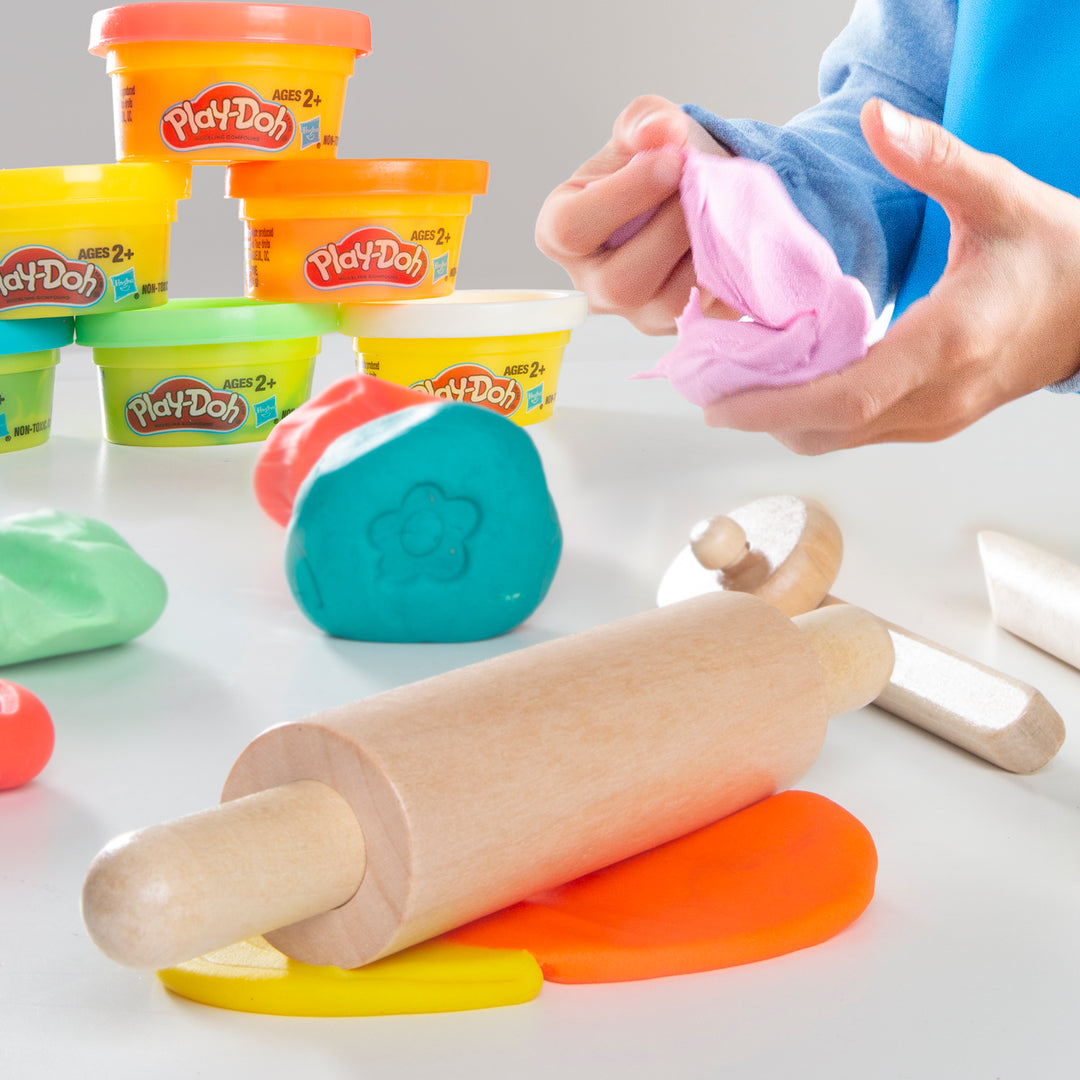 Roba x Play-Doh Play Set with 3D-Kreativmatte, Wooden Tools, Play-Dough Tubs – Lifestyle Image (6/13)