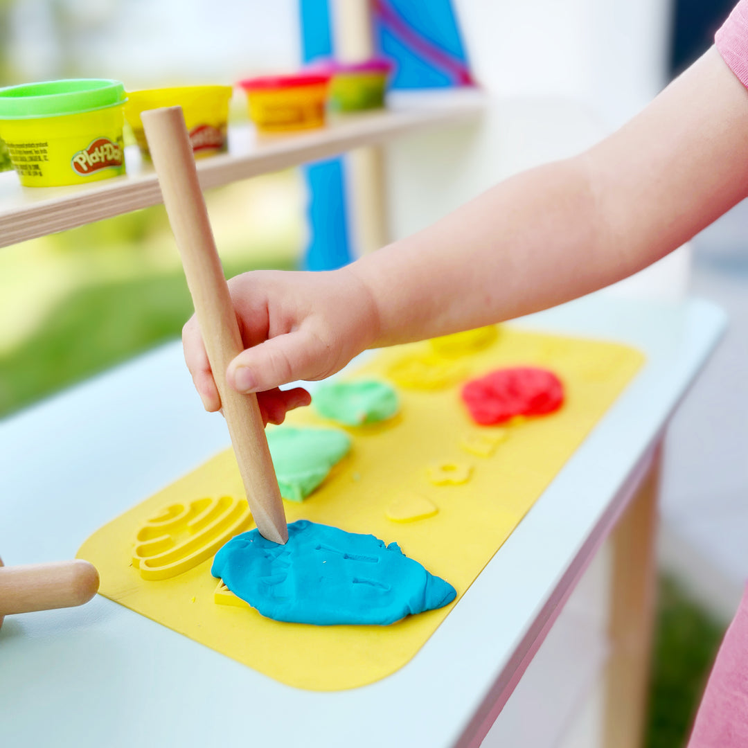 Roba x Play-Doh Play Set with 3D-Kreativmatte, Wooden Tools, Play-Dough Tubs – Lifestyle Image (8/13)