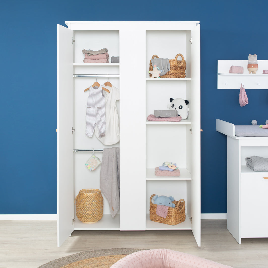 Zimmerset 'Anton' inkl. Kinderbett 70x140, Wickelkommode 2-türig, Kleiderschrank 2,5-türig – Milieubild (14/31)