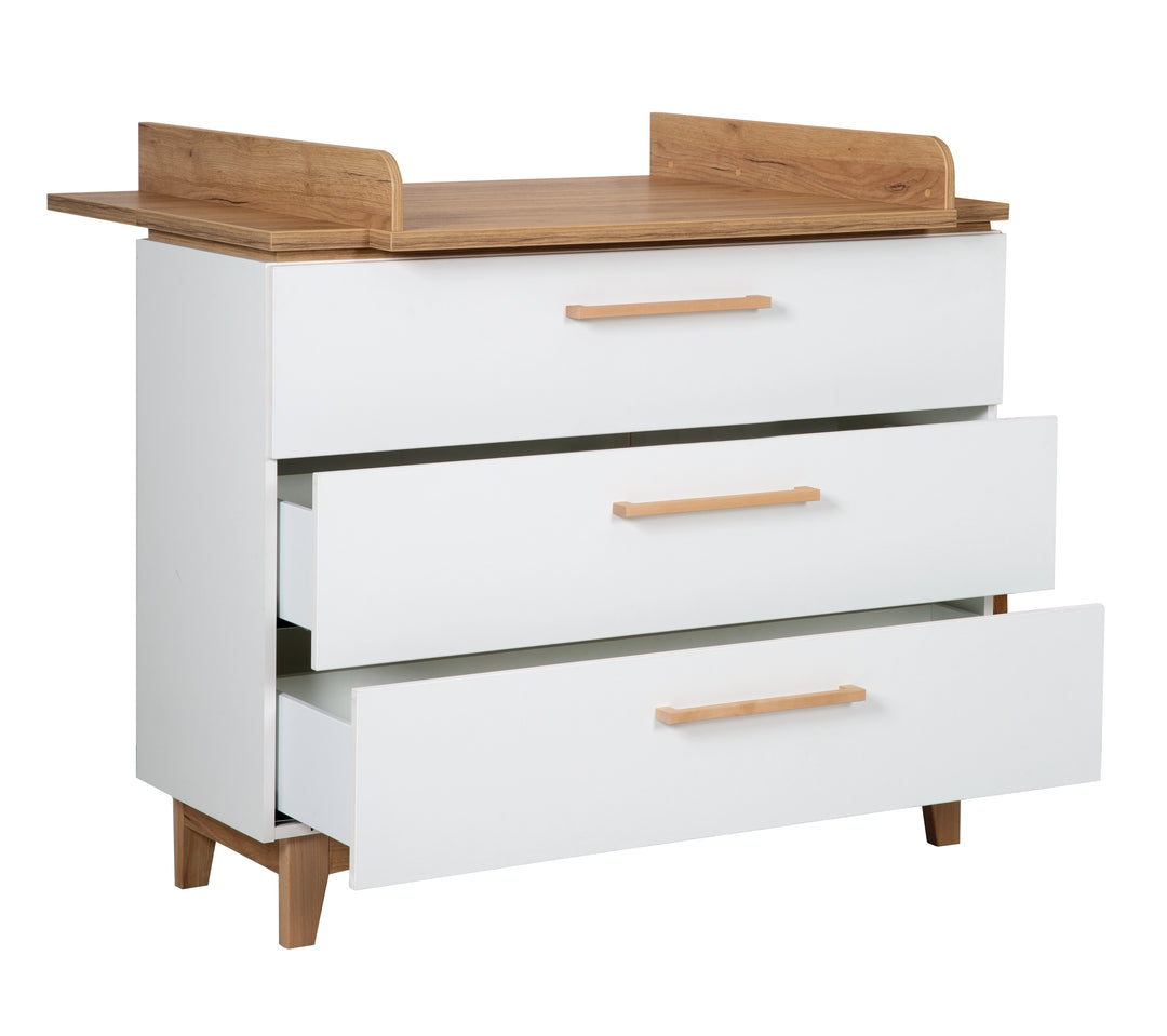 Zimmerset 'Finn' inkl. Kombi-Bett 70 x 140 cm, Wickelkommode & 3-türigem Schrank, Weiß/ Goldeiche – Freisteller (17/21)