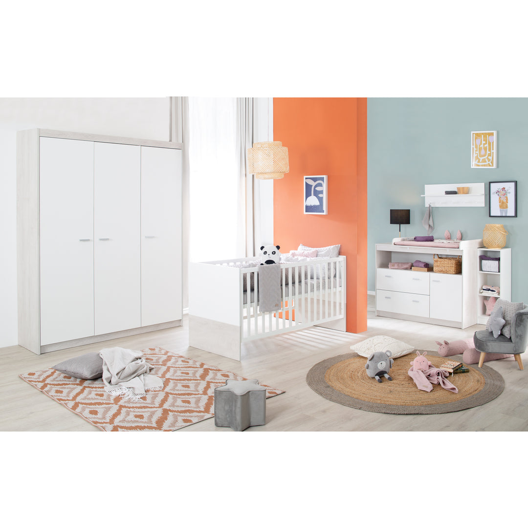 Zimmerset 'Julia'  3-teilig, inkl. Kombi-Kinderbett 70 x 140, Wickelkommode & Schrank 3-türig – Milieubild (7/13)
